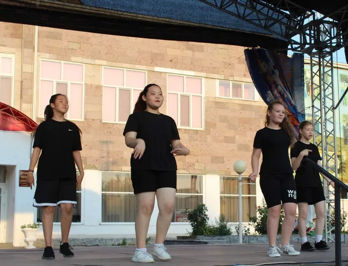 i (9)